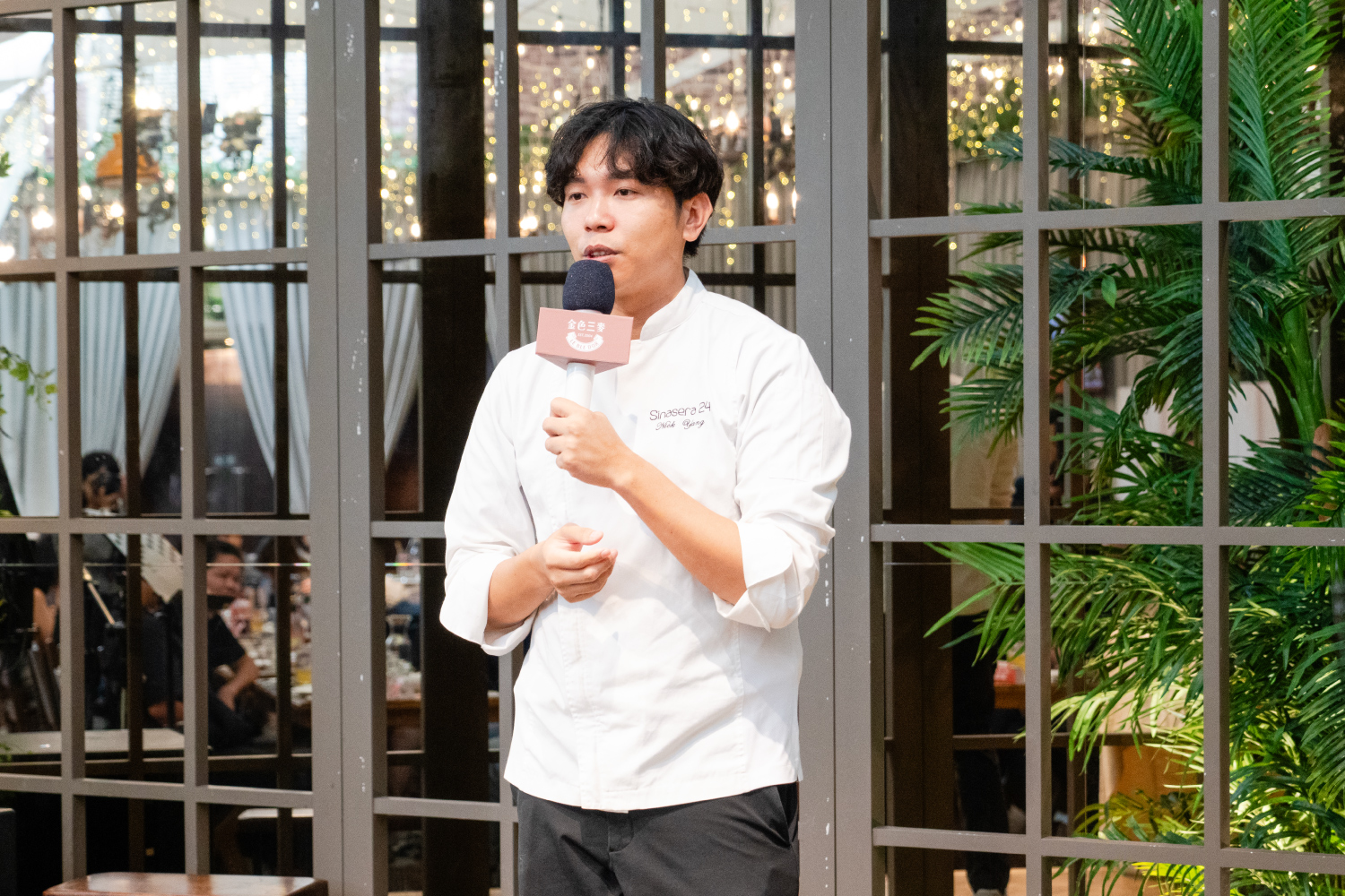 Sinasera24主廚楊柏偉於全台金色三麥門市推出「南法刺蔥香草雞」、「燉樹豆勇士豬」兩道監製客座料理