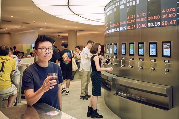 《今周刊》暢飲調酒，價格和股票一樣隨時漲跌，運動餐廳裡的酒精交易所(標題圖檔)