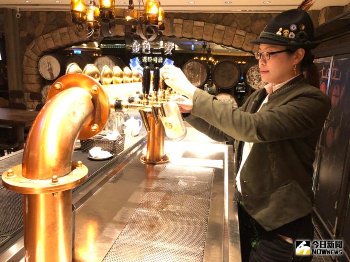 《NOWnews》擊退餐飲業年後離職潮，這位年輕女店長一待 14 年不走(標題圖檔)